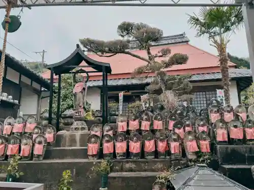 福楽寺の{uncategorized: "未分類", other: "その他", undefined: "問題あり", building: "その他建物", grave: "お墓", sacred_gate: "鳥居", guardian: "狛犬", statue: "像", buddha: "仏像", history: "歴史", nature: "自然", garden: "庭園", animal: "動物", pagoda: "塔", temizu: "手水舎", mountain_gate: "山門・神門", sanctuary: "本殿・本堂", subordinate: "末社・摂社", art: "芸術", scenery: "景色", jizo: "地蔵", ema: "絵馬", goshuin: "御朱印", omikuji: "おみくじ", items: "授与品その他", amulet: "お守り", goshuincho: "御朱印帳", eats: "食事", festival: "お祭り", votive_dance: "神楽", shichigosan: "七五三参", wedding: "結婚式", experience: "体験その他", initially: "初詣", around: "周辺", anti_infection: "感染症対策"}