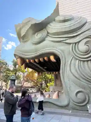 難波八阪神社の{uncategorized: "未分類", other: "その他", undefined: "問題あり", building: "その他建物", grave: "お墓", sacred_gate: "鳥居", guardian: "狛犬", statue: "像", buddha: "仏像", history: "歴史", nature: "自然", garden: "庭園", animal: "動物", pagoda: "塔", temizu: "手水舎", mountain_gate: "山門・神門", sanctuary: "本殿・本堂", subordinate: "末社・摂社", art: "芸術", scenery: "景色", jizo: "地蔵", ema: "絵馬", goshuin: "御朱印", omikuji: "おみくじ", items: "授与品その他", amulet: "お守り", goshuincho: "御朱印帳", eats: "食事", festival: "お祭り", votive_dance: "神楽", shichigosan: "七五三参", wedding: "結婚式", experience: "体験その他", initially: "初詣", around: "周辺", anti_infection: "感染症対策"}
