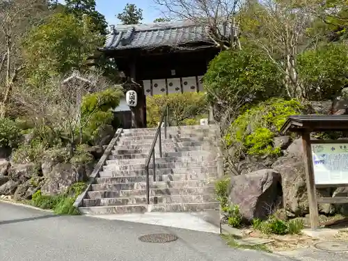 覚園寺の山門・神門