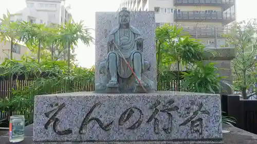 海雲寺の像