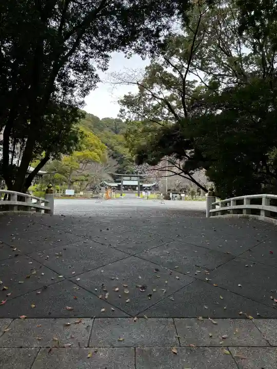 靜岡縣護國神社の{uncategorized: "未分類", other: "その他", undefined: "問題あり", building: "その他建物", grave: "お墓", sacred_gate: "鳥居", guardian: "狛犬", statue: "像", buddha: "仏像", history: "歴史", nature: "自然", garden: "庭園", animal: "動物", pagoda: "塔", temizu: "手水舎", mountain_gate: "山門・神門", sanctuary: "本殿・本堂", subordinate: "末社・摂社", art: "芸術", scenery: "景色", jizo: "地蔵", ema: "絵馬", goshuin: "御朱印", omikuji: "おみくじ", items: "授与品その他", amulet: "お守り", goshuincho: "御朱印帳", eats: "食事", festival: "お祭り", votive_dance: "神楽", shichigosan: "七五三参", wedding: "結婚式", experience: "体験その他", initially: "初詣", around: "周辺", anti_infection: "感染症対策"}