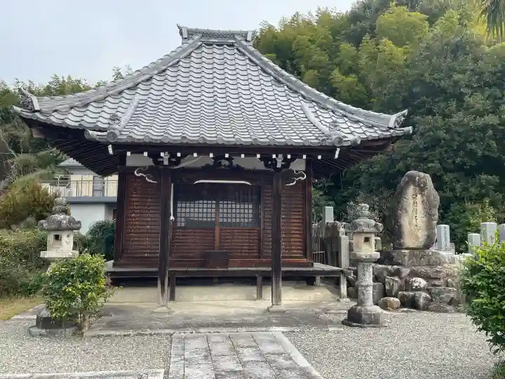 法泉寺の{uncategorized: "未分類", other: "その他", undefined: "問題あり", building: "その他建物", grave: "お墓", sacred_gate: "鳥居", guardian: "狛犬", statue: "像", buddha: "仏像", history: "歴史", nature: "自然", garden: "庭園", animal: "動物", pagoda: "塔", temizu: "手水舎", mountain_gate: "山門・神門", sanctuary: "本殿・本堂", subordinate: "末社・摂社", art: "芸術", scenery: "景色", jizo: "地蔵", ema: "絵馬", goshuin: "御朱印", omikuji: "おみくじ", items: "授与品その他", amulet: "お守り", goshuincho: "御朱印帳", eats: "食事", festival: "お祭り", votive_dance: "神楽", shichigosan: "七五三参", wedding: "結婚式", experience: "体験その他", initially: "初詣", around: "周辺", anti_infection: "感染症対策"}