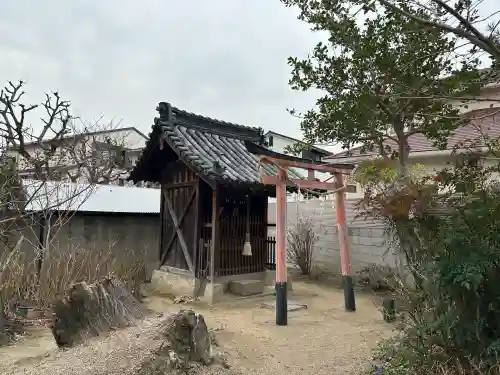 式内楯原神社の{uncategorized: "未分類", other: "その他", undefined: "問題あり", building: "その他建物", grave: "お墓", sacred_gate: "鳥居", guardian: "狛犬", statue: "像", buddha: "仏像", history: "歴史", nature: "自然", garden: "庭園", animal: "動物", pagoda: "塔", temizu: "手水舎", mountain_gate: "山門・神門", sanctuary: "本殿・本堂", subordinate: "末社・摂社", art: "芸術", scenery: "景色", jizo: "地蔵", ema: "絵馬", goshuin: "御朱印", omikuji: "おみくじ", items: "授与品その他", amulet: "お守り", goshuincho: "御朱印帳", eats: "食事", festival: "お祭り", votive_dance: "神楽", shichigosan: "七五三参", wedding: "結婚式", experience: "体験その他", initially: "初詣", around: "周辺", anti_infection: "感染症対策"}