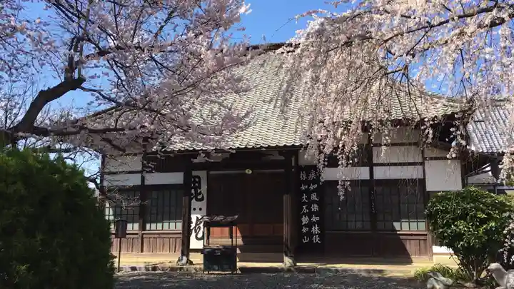 典厩寺の本殿・本堂