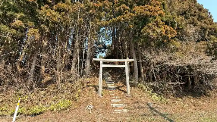 瓜谷神社の{uncategorized: "未分類", other: "その他", undefined: "問題あり", building: "その他建物", grave: "お墓", sacred_gate: "鳥居", guardian: "狛犬", statue: "像", buddha: "仏像", history: "歴史", nature: "自然", garden: "庭園", animal: "動物", pagoda: "塔", temizu: "手水舎", mountain_gate: "山門・神門", sanctuary: "本殿・本堂", subordinate: "末社・摂社", art: "芸術", scenery: "景色", jizo: "地蔵", ema: "絵馬", goshuin: "御朱印", omikuji: "おみくじ", items: "授与品その他", amulet: "お守り", goshuincho: "御朱印帳", eats: "食事", festival: "お祭り", votive_dance: "神楽", shichigosan: "七五三参", wedding: "結婚式", experience: "体験その他", initially: "初詣", around: "周辺", anti_infection: "感染症対策"}