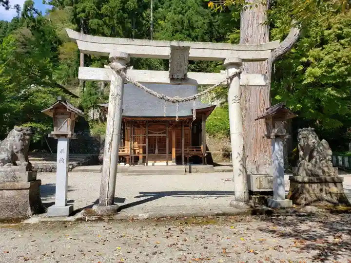 下梨地主神社の鳥居