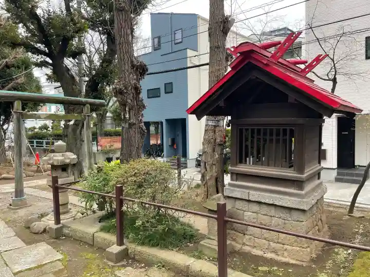 橋戸稲荷神社の{uncategorized: "未分類", other: "その他", undefined: "問題あり", building: "その他建物", grave: "お墓", sacred_gate: "鳥居", guardian: "狛犬", statue: "像", buddha: "仏像", history: "歴史", nature: "自然", garden: "庭園", animal: "動物", pagoda: "塔", temizu: "手水舎", mountain_gate: "山門・神門", sanctuary: "本殿・本堂", subordinate: "末社・摂社", art: "芸術", scenery: "景色", jizo: "地蔵", ema: "絵馬", goshuin: "御朱印", omikuji: "おみくじ", items: "授与品その他", amulet: "お守り", goshuincho: "御朱印帳", eats: "食事", festival: "お祭り", votive_dance: "神楽", shichigosan: "七五三参", wedding: "結婚式", experience: "体験その他", initially: "初詣", around: "周辺", anti_infection: "感染症対策"}