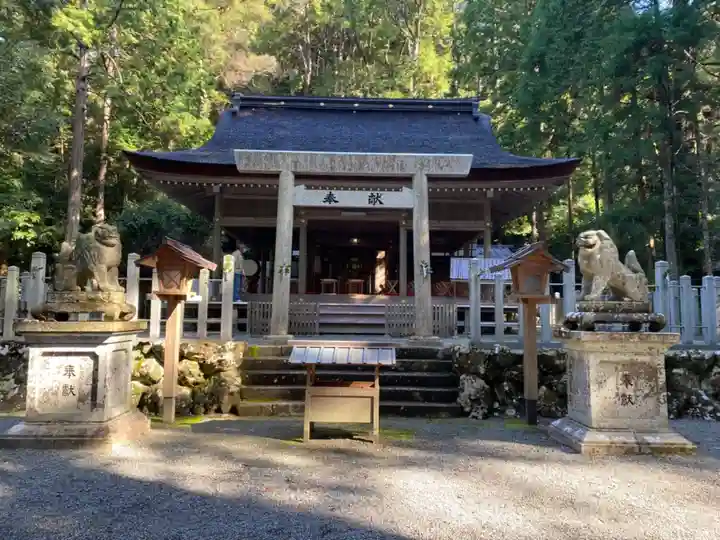 丹生神社の本殿・本堂