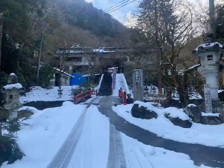 瑠璃寺の{uncategorized: "未分類", other: "その他", undefined: "問題あり", building: "その他建物", grave: "お墓", sacred_gate: "鳥居", guardian: "狛犬", statue: "像", buddha: "仏像", history: "歴史", nature: "自然", garden: "庭園", animal: "動物", pagoda: "塔", temizu: "手水舎", mountain_gate: "山門・神門", sanctuary: "本殿・本堂", subordinate: "末社・摂社", art: "芸術", scenery: "景色", jizo: "地蔵", ema: "絵馬", goshuin: "御朱印", omikuji: "おみくじ", items: "授与品その他", amulet: "お守り", goshuincho: "御朱印帳", eats: "食事", festival: "お祭り", votive_dance: "神楽", shichigosan: "七五三参", wedding: "結婚式", experience: "体験その他", initially: "初詣", around: "周辺", anti_infection: "感染症対策"}