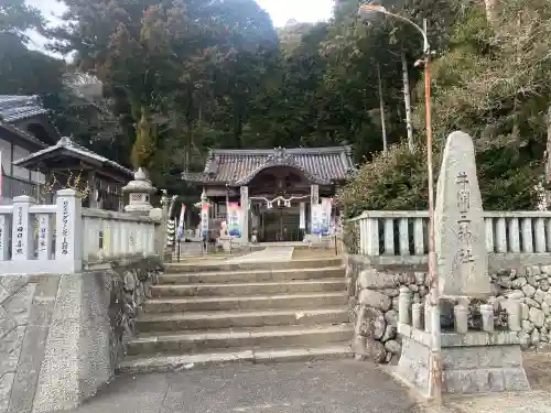 井関三神社の{uncategorized: "未分類", other: "その他", undefined: "問題あり", building: "その他建物", grave: "お墓", sacred_gate: "鳥居", guardian: "狛犬", statue: "像", buddha: "仏像", history: "歴史", nature: "自然", garden: "庭園", animal: "動物", pagoda: "塔", temizu: "手水舎", mountain_gate: "山門・神門", sanctuary: "本殿・本堂", subordinate: "末社・摂社", art: "芸術", scenery: "景色", jizo: "地蔵", ema: "絵馬", goshuin: "御朱印", omikuji: "おみくじ", items: "授与品その他", amulet: "お守り", goshuincho: "御朱印帳", eats: "食事", festival: "お祭り", votive_dance: "神楽", shichigosan: "七五三参", wedding: "結婚式", experience: "体験その他", initially: "初詣", around: "周辺", anti_infection: "感染症対策"}