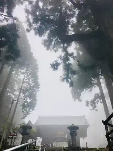 久遠寺の山門・神門