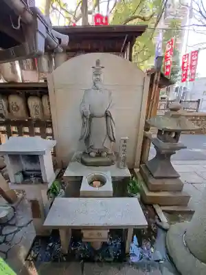 若一神社の像