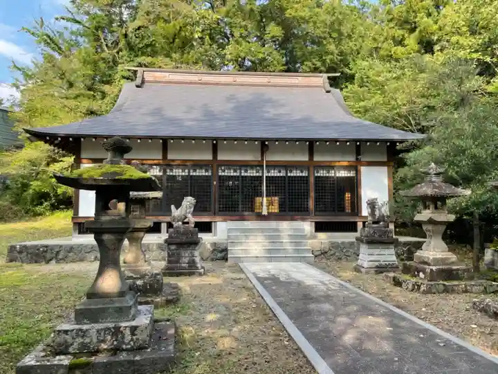 諏訪春日神社の本殿・本堂