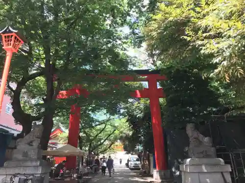 花園神社の鳥居