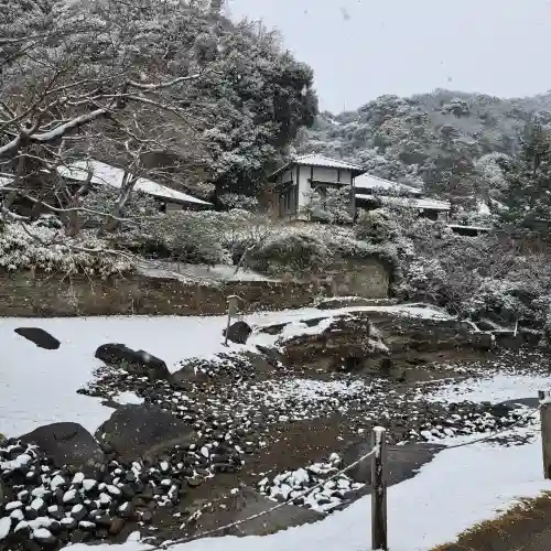 円覚寺の{uncategorized: "未分類", other: "その他", undefined: "問題あり", building: "その他建物", grave: "お墓", sacred_gate: "鳥居", guardian: "狛犬", statue: "像", buddha: "仏像", history: "歴史", nature: "自然", garden: "庭園", animal: "動物", pagoda: "塔", temizu: "手水舎", mountain_gate: "山門・神門", sanctuary: "本殿・本堂", subordinate: "末社・摂社", art: "芸術", scenery: "景色", jizo: "地蔵", ema: "絵馬", goshuin: "御朱印", omikuji: "おみくじ", items: "授与品その他", amulet: "お守り", goshuincho: "御朱印帳", eats: "食事", festival: "お祭り", votive_dance: "神楽", shichigosan: "七五三参", wedding: "結婚式", experience: "体験その他", initially: "初詣", around: "周辺", anti_infection: "感染症対策"}