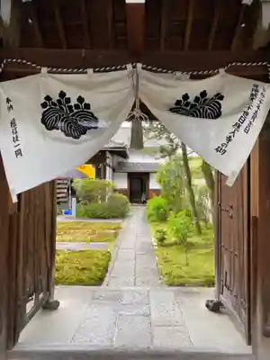 尊陽院の山門・神門