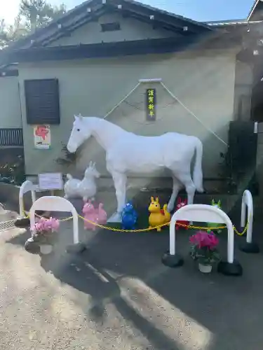 五方山熊野神社の{uncategorized: "未分類", other: "その他", undefined: "問題あり", building: "その他建物", grave: "お墓", sacred_gate: "鳥居", guardian: "狛犬", statue: "像", buddha: "仏像", history: "歴史", nature: "自然", garden: "庭園", animal: "動物", pagoda: "塔", temizu: "手水舎", mountain_gate: "山門・神門", sanctuary: "本殿・本堂", subordinate: "末社・摂社", art: "芸術", scenery: "景色", jizo: "地蔵", ema: "絵馬", goshuin: "御朱印", omikuji: "おみくじ", items: "授与品その他", amulet: "お守り", goshuincho: "御朱印帳", eats: "食事", festival: "お祭り", votive_dance: "神楽", shichigosan: "七五三参", wedding: "結婚式", experience: "体験その他", initially: "初詣", around: "周辺", anti_infection: "感染症対策"}