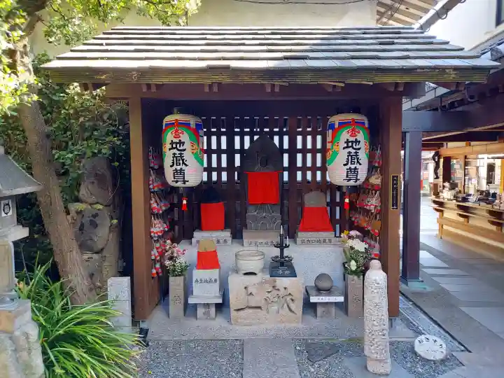 全興寺の{uncategorized: "未分類", other: "その他", undefined: "問題あり", building: "その他建物", grave: "お墓", sacred_gate: "鳥居", guardian: "狛犬", statue: "像", buddha: "仏像", history: "歴史", nature: "自然", garden: "庭園", animal: "動物", pagoda: "塔", temizu: "手水舎", mountain_gate: "山門・神門", sanctuary: "本殿・本堂", subordinate: "末社・摂社", art: "芸術", scenery: "景色", jizo: "地蔵", ema: "絵馬", goshuin: "御朱印", omikuji: "おみくじ", items: "授与品その他", amulet: "お守り", goshuincho: "御朱印帳", eats: "食事", festival: "お祭り", votive_dance: "神楽", shichigosan: "七五三参", wedding: "結婚式", experience: "体験その他", initially: "初詣", around: "周辺", anti_infection: "感染症対策"}