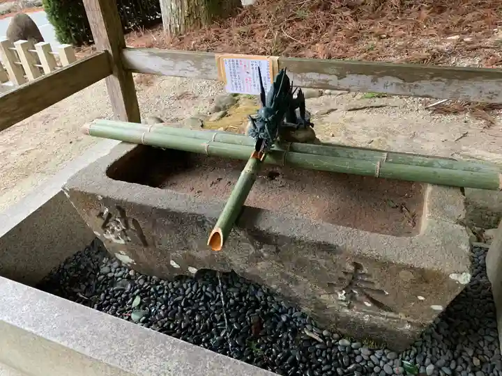室生龍穴神社の手水舎