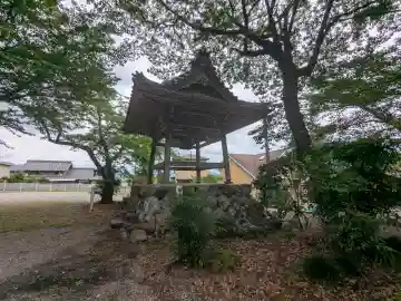 熊野神社の{uncategorized: "未分類", other: "その他", undefined: "問題あり", building: "その他建物", grave: "お墓", sacred_gate: "鳥居", guardian: "狛犬", statue: "像", buddha: "仏像", history: "歴史", nature: "自然", garden: "庭園", animal: "動物", pagoda: "塔", temizu: "手水舎", mountain_gate: "山門・神門", sanctuary: "本殿・本堂", subordinate: "末社・摂社", art: "芸術", scenery: "景色", jizo: "地蔵", ema: "絵馬", goshuin: "御朱印", omikuji: "おみくじ", items: "授与品その他", amulet: "お守り", goshuincho: "御朱印帳", eats: "食事", festival: "お祭り", votive_dance: "神楽", shichigosan: "七五三参", wedding: "結婚式", experience: "体験その他", initially: "初詣", around: "周辺", anti_infection: "感染症対策"}
