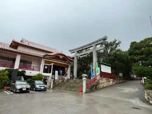 波上宮の{uncategorized: "未分類", other: "その他", undefined: "問題あり", building: "その他建物", grave: "お墓", sacred_gate: "鳥居", guardian: "狛犬", statue: "像", buddha: "仏像", history: "歴史", nature: "自然", garden: "庭園", animal: "動物", pagoda: "塔", temizu: "手水舎", mountain_gate: "山門・神門", sanctuary: "本殿・本堂", subordinate: "末社・摂社", art: "芸術", scenery: "景色", jizo: "地蔵", ema: "絵馬", goshuin: "御朱印", omikuji: "おみくじ", items: "授与品その他", amulet: "お守り", goshuincho: "御朱印帳", eats: "食事", festival: "お祭り", votive_dance: "神楽", shichigosan: "七五三参", wedding: "結婚式", experience: "体験その他", initially: "初詣", around: "周辺", anti_infection: "感染症対策"}