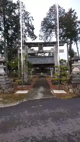 諏訪神社の鳥居