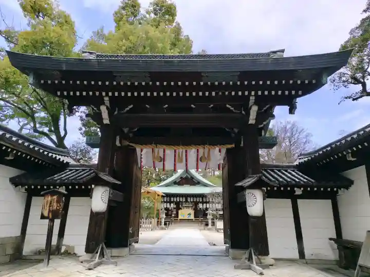 白峯神宮の{uncategorized: "未分類", other: "その他", undefined: "問題あり", building: "その他建物", grave: "お墓", sacred_gate: "鳥居", guardian: "狛犬", statue: "像", buddha: "仏像", history: "歴史", nature: "自然", garden: "庭園", animal: "動物", pagoda: "塔", temizu: "手水舎", mountain_gate: "山門・神門", sanctuary: "本殿・本堂", subordinate: "末社・摂社", art: "芸術", scenery: "景色", jizo: "地蔵", ema: "絵馬", goshuin: "御朱印", omikuji: "おみくじ", items: "授与品その他", amulet: "お守り", goshuincho: "御朱印帳", eats: "食事", festival: "お祭り", votive_dance: "神楽", shichigosan: "七五三参", wedding: "結婚式", experience: "体験その他", initially: "初詣", around: "周辺", anti_infection: "感染症対策"}