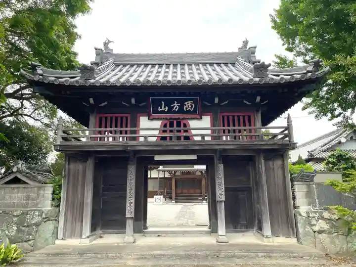 阿弥陀寺の{uncategorized: "未分類", other: "その他", undefined: "問題あり", building: "その他建物", grave: "お墓", sacred_gate: "鳥居", guardian: "狛犬", statue: "像", buddha: "仏像", history: "歴史", nature: "自然", garden: "庭園", animal: "動物", pagoda: "塔", temizu: "手水舎", mountain_gate: "山門・神門", sanctuary: "本殿・本堂", subordinate: "末社・摂社", art: "芸術", scenery: "景色", jizo: "地蔵", ema: "絵馬", goshuin: "御朱印", omikuji: "おみくじ", items: "授与品その他", amulet: "お守り", goshuincho: "御朱印帳", eats: "食事", festival: "お祭り", votive_dance: "神楽", shichigosan: "七五三参", wedding: "結婚式", experience: "体験その他", initially: "初詣", around: "周辺", anti_infection: "感染症対策"}