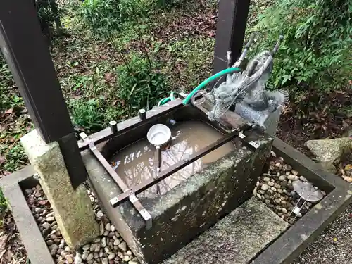 仲神社の手水舎