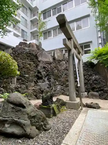 鐵砲洲稲荷神社の{uncategorized: "未分類", other: "その他", undefined: "問題あり", building: "その他建物", grave: "お墓", sacred_gate: "鳥居", guardian: "狛犬", statue: "像", buddha: "仏像", history: "歴史", nature: "自然", garden: "庭園", animal: "動物", pagoda: "塔", temizu: "手水舎", mountain_gate: "山門・神門", sanctuary: "本殿・本堂", subordinate: "末社・摂社", art: "芸術", scenery: "景色", jizo: "地蔵", ema: "絵馬", goshuin: "御朱印", omikuji: "おみくじ", items: "授与品その他", amulet: "お守り", goshuincho: "御朱印帳", eats: "食事", festival: "お祭り", votive_dance: "神楽", shichigosan: "七五三参", wedding: "結婚式", experience: "体験その他", initially: "初詣", around: "周辺", anti_infection: "感染症対策"}