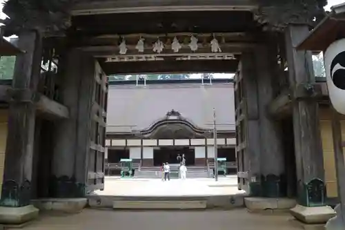 高野山金剛峯寺の山門