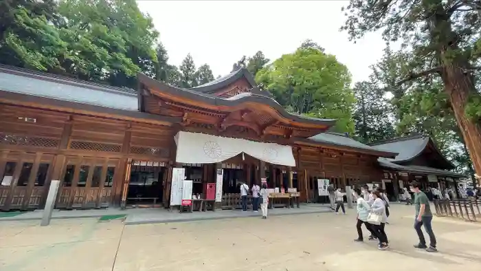 穂高神社本宮の本殿