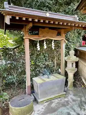 白蛇辨財天の手水舎