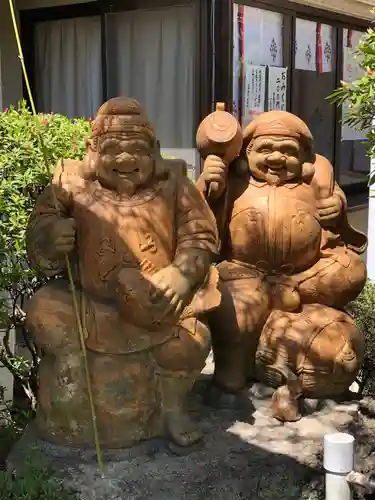 荒井神社の像