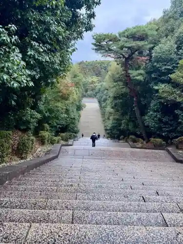 明治天皇伏見桃山陵の{uncategorized: "未分類", other: "その他", undefined: "問題あり", building: "その他建物", grave: "お墓", sacred_gate: "鳥居", guardian: "狛犬", statue: "像", buddha: "仏像", history: "歴史", nature: "自然", garden: "庭園", animal: "動物", pagoda: "塔", temizu: "手水舎", mountain_gate: "山門・神門", sanctuary: "本殿・本堂", subordinate: "末社・摂社", art: "芸術", scenery: "景色", jizo: "地蔵", ema: "絵馬", goshuin: "御朱印", omikuji: "おみくじ", items: "授与品その他", amulet: "お守り", goshuincho: "御朱印帳", eats: "食事", festival: "お祭り", votive_dance: "神楽", shichigosan: "七五三参", wedding: "結婚式", experience: "体験その他", initially: "初詣", around: "周辺", anti_infection: "感染症対策"}