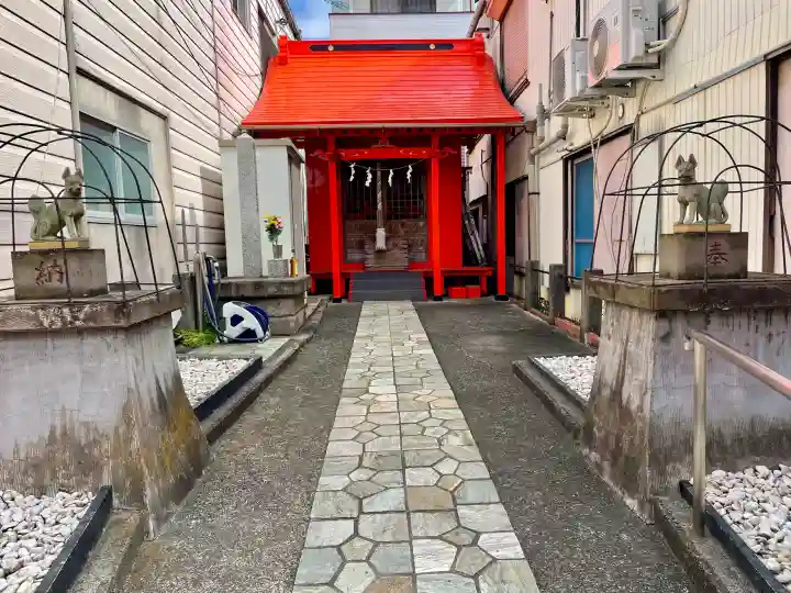 伏見大漁稲荷神社の{uncategorized: "未分類", other: "その他", undefined: "問題あり", building: "その他建物", grave: "お墓", sacred_gate: "鳥居", guardian: "狛犬", statue: "像", buddha: "仏像", history: "歴史", nature: "自然", garden: "庭園", animal: "動物", pagoda: "塔", temizu: "手水舎", mountain_gate: "山門・神門", sanctuary: "本殿・本堂", subordinate: "末社・摂社", art: "芸術", scenery: "景色", jizo: "地蔵", ema: "絵馬", goshuin: "御朱印", omikuji: "おみくじ", items: "授与品その他", amulet: "お守り", goshuincho: "御朱印帳", eats: "食事", festival: "お祭り", votive_dance: "神楽", shichigosan: "七五三参", wedding: "結婚式", experience: "体験その他", initially: "初詣", around: "周辺", anti_infection: "感染症対策"}