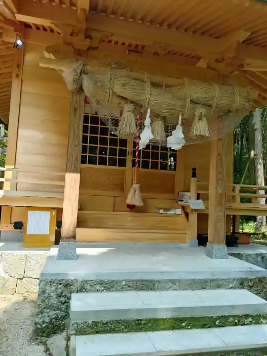 赤猪岩神社の{uncategorized: "未分類", other: "その他", undefined: "問題あり", building: "その他建物", grave: "お墓", sacred_gate: "鳥居", guardian: "狛犬", statue: "像", buddha: "仏像", history: "歴史", nature: "自然", garden: "庭園", animal: "動物", pagoda: "塔", temizu: "手水舎", mountain_gate: "山門・神門", sanctuary: "本殿・本堂", subordinate: "末社・摂社", art: "芸術", scenery: "景色", jizo: "地蔵", ema: "絵馬", goshuin: "御朱印", omikuji: "おみくじ", items: "授与品その他", amulet: "お守り", goshuincho: "御朱印帳", eats: "食事", festival: "お祭り", votive_dance: "神楽", shichigosan: "七五三参", wedding: "結婚式", experience: "体験その他", initially: "初詣", around: "周辺", anti_infection: "感染症対策"}