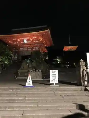 清水寺の山門・神門