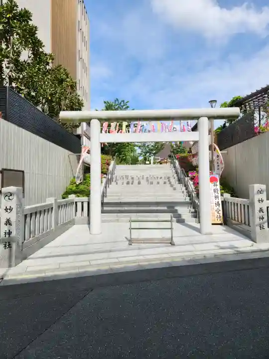 駒込妙義神社の{uncategorized: "未分類", other: "その他", undefined: "問題あり", building: "その他建物", grave: "お墓", sacred_gate: "鳥居", guardian: "狛犬", statue: "像", buddha: "仏像", history: "歴史", nature: "自然", garden: "庭園", animal: "動物", pagoda: "塔", temizu: "手水舎", mountain_gate: "山門・神門", sanctuary: "本殿・本堂", subordinate: "末社・摂社", art: "芸術", scenery: "景色", jizo: "地蔵", ema: "絵馬", goshuin: "御朱印", omikuji: "おみくじ", items: "授与品その他", amulet: "お守り", goshuincho: "御朱印帳", eats: "食事", festival: "お祭り", votive_dance: "神楽", shichigosan: "七五三参", wedding: "結婚式", experience: "体験その他", initially: "初詣", around: "周辺", anti_infection: "感染症対策"}