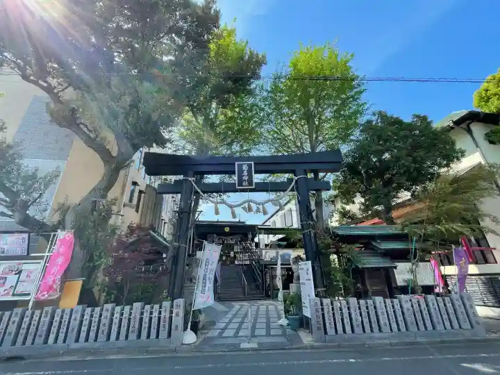 菊名神社の{uncategorized: "未分類", other: "その他", undefined: "問題あり", building: "その他建物", grave: "お墓", sacred_gate: "鳥居", guardian: "狛犬", statue: "像", buddha: "仏像", history: "歴史", nature: "自然", garden: "庭園", animal: "動物", pagoda: "塔", temizu: "手水舎", mountain_gate: "山門・神門", sanctuary: "本殿・本堂", subordinate: "末社・摂社", art: "芸術", scenery: "景色", jizo: "地蔵", ema: "絵馬", goshuin: "御朱印", omikuji: "おみくじ", items: "授与品その他", amulet: "お守り", goshuincho: "御朱印帳", eats: "食事", festival: "お祭り", votive_dance: "神楽", shichigosan: "七五三参", wedding: "結婚式", experience: "体験その他", initially: "初詣", around: "周辺", anti_infection: "感染症対策"}