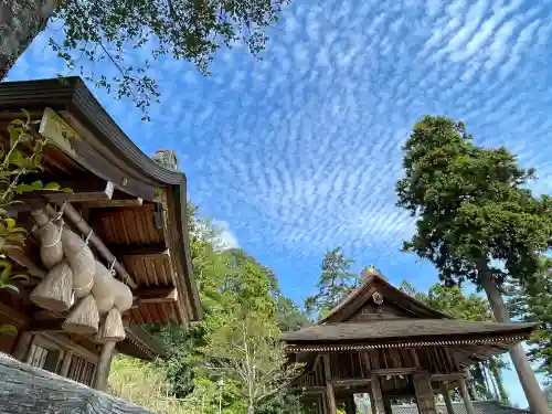 熊野大社の{uncategorized: "未分類", other: "その他", undefined: "問題あり", building: "その他建物", grave: "お墓", sacred_gate: "鳥居", guardian: "狛犬", statue: "像", buddha: "仏像", history: "歴史", nature: "自然", garden: "庭園", animal: "動物", pagoda: "塔", temizu: "手水舎", mountain_gate: "山門・神門", sanctuary: "本殿・本堂", subordinate: "末社・摂社", art: "芸術", scenery: "景色", jizo: "地蔵", ema: "絵馬", goshuin: "御朱印", omikuji: "おみくじ", items: "授与品その他", amulet: "お守り", goshuincho: "御朱印帳", eats: "食事", festival: "お祭り", votive_dance: "神楽", shichigosan: "七五三参", wedding: "結婚式", experience: "体験その他", initially: "初詣", around: "周辺", anti_infection: "感染症対策"}