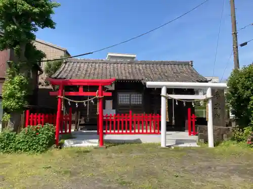 弁天神社・八海山神社の{uncategorized: "未分類", other: "その他", undefined: "問題あり", building: "その他建物", grave: "お墓", sacred_gate: "鳥居", guardian: "狛犬", statue: "像", buddha: "仏像", history: "歴史", nature: "自然", garden: "庭園", animal: "動物", pagoda: "塔", temizu: "手水舎", mountain_gate: "山門・神門", sanctuary: "本殿・本堂", subordinate: "末社・摂社", art: "芸術", scenery: "景色", jizo: "地蔵", ema: "絵馬", goshuin: "御朱印", omikuji: "おみくじ", items: "授与品その他", amulet: "お守り", goshuincho: "御朱印帳", eats: "食事", festival: "お祭り", votive_dance: "神楽", shichigosan: "七五三参", wedding: "結婚式", experience: "体験その他", initially: "初詣", around: "周辺", anti_infection: "感染症対策"}