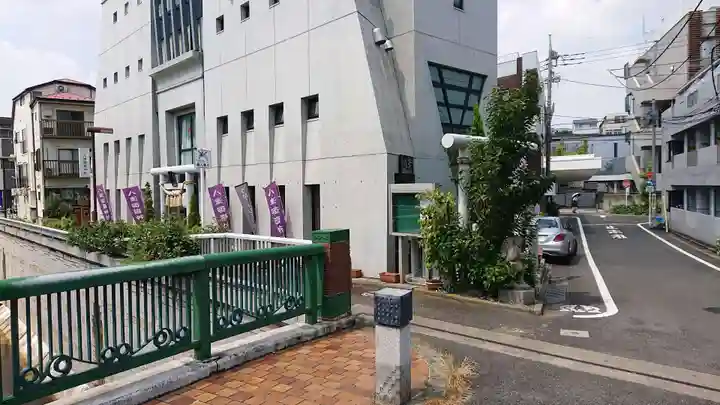 八津御嶽神社の周辺