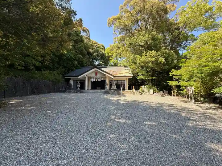 宇賀多神社の{uncategorized: "未分類", other: "その他", undefined: "問題あり", building: "その他建物", grave: "お墓", sacred_gate: "鳥居", guardian: "狛犬", statue: "像", buddha: "仏像", history: "歴史", nature: "自然", garden: "庭園", animal: "動物", pagoda: "塔", temizu: "手水舎", mountain_gate: "山門・神門", sanctuary: "本殿・本堂", subordinate: "末社・摂社", art: "芸術", scenery: "景色", jizo: "地蔵", ema: "絵馬", goshuin: "御朱印", omikuji: "おみくじ", items: "授与品その他", amulet: "お守り", goshuincho: "御朱印帳", eats: "食事", festival: "お祭り", votive_dance: "神楽", shichigosan: "七五三参", wedding: "結婚式", experience: "体験その他", initially: "初詣", around: "周辺", anti_infection: "感染症対策"}