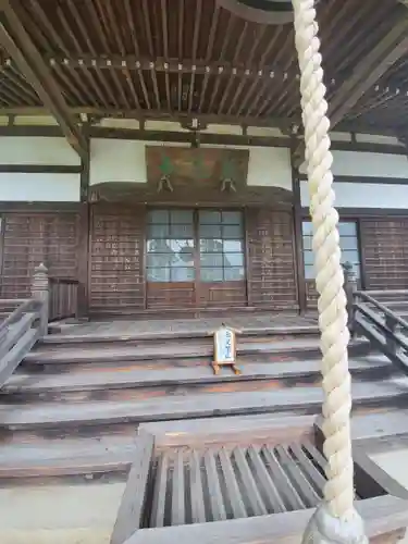 鶏足寺の本殿・本堂