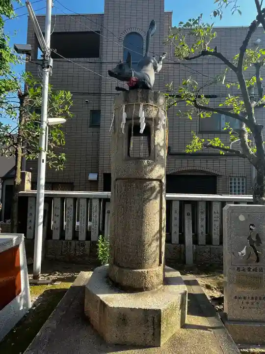 安倍晴明神社(阿倍王子神社境外末社)の{uncategorized: "未分類", other: "その他", undefined: "問題あり", building: "その他建物", grave: "お墓", sacred_gate: "鳥居", guardian: "狛犬", statue: "像", buddha: "仏像", history: "歴史", nature: "自然", garden: "庭園", animal: "動物", pagoda: "塔", temizu: "手水舎", mountain_gate: "山門・神門", sanctuary: "本殿・本堂", subordinate: "末社・摂社", art: "芸術", scenery: "景色", jizo: "地蔵", ema: "絵馬", goshuin: "御朱印", omikuji: "おみくじ", items: "授与品その他", amulet: "お守り", goshuincho: "御朱印帳", eats: "食事", festival: "お祭り", votive_dance: "神楽", shichigosan: "七五三参", wedding: "結婚式", experience: "体験その他", initially: "初詣", around: "周辺", anti_infection: "感染症対策"}