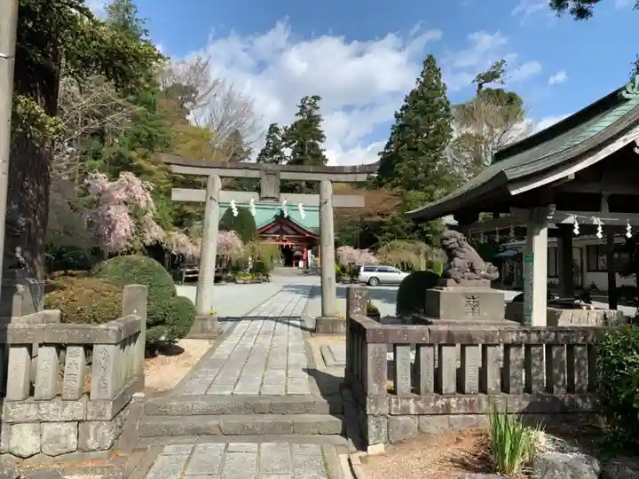 新橋浅間神社の鳥居