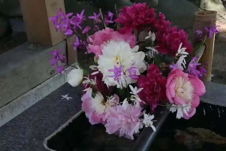 高司神社〜むすびの神の鎮まる社〜の手水舎
