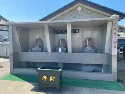 前橋厄除大師 蓮花院の{uncategorized: "未分類", other: "その他", undefined: "問題あり", building: "その他建物", grave: "お墓", sacred_gate: "鳥居", guardian: "狛犬", statue: "像", buddha: "仏像", history: "歴史", nature: "自然", garden: "庭園", animal: "動物", pagoda: "塔", temizu: "手水舎", mountain_gate: "山門・神門", sanctuary: "本殿・本堂", subordinate: "末社・摂社", art: "芸術", scenery: "景色", jizo: "地蔵", ema: "絵馬", goshuin: "御朱印", omikuji: "おみくじ", items: "授与品その他", amulet: "お守り", goshuincho: "御朱印帳", eats: "食事", festival: "お祭り", votive_dance: "神楽", shichigosan: "七五三参", wedding: "結婚式", experience: "体験その他", initially: "初詣", around: "周辺", anti_infection: "感染症対策"}