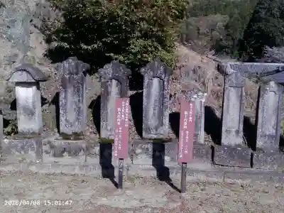 高月院の{uncategorized: "未分類", other: "その他", undefined: "問題あり", building: "その他建物", grave: "お墓", sacred_gate: "鳥居", guardian: "狛犬", statue: "像", buddha: "仏像", history: "歴史", nature: "自然", garden: "庭園", animal: "動物", pagoda: "塔", temizu: "手水舎", mountain_gate: "山門・神門", sanctuary: "本殿・本堂", subordinate: "末社・摂社", art: "芸術", scenery: "景色", jizo: "地蔵", ema: "絵馬", goshuin: "御朱印", omikuji: "おみくじ", items: "授与品その他", amulet: "お守り", goshuincho: "御朱印帳", eats: "食事", festival: "お祭り", votive_dance: "神楽", shichigosan: "七五三参", wedding: "結婚式", experience: "体験その他", initially: "初詣", around: "周辺", anti_infection: "感染症対策"}